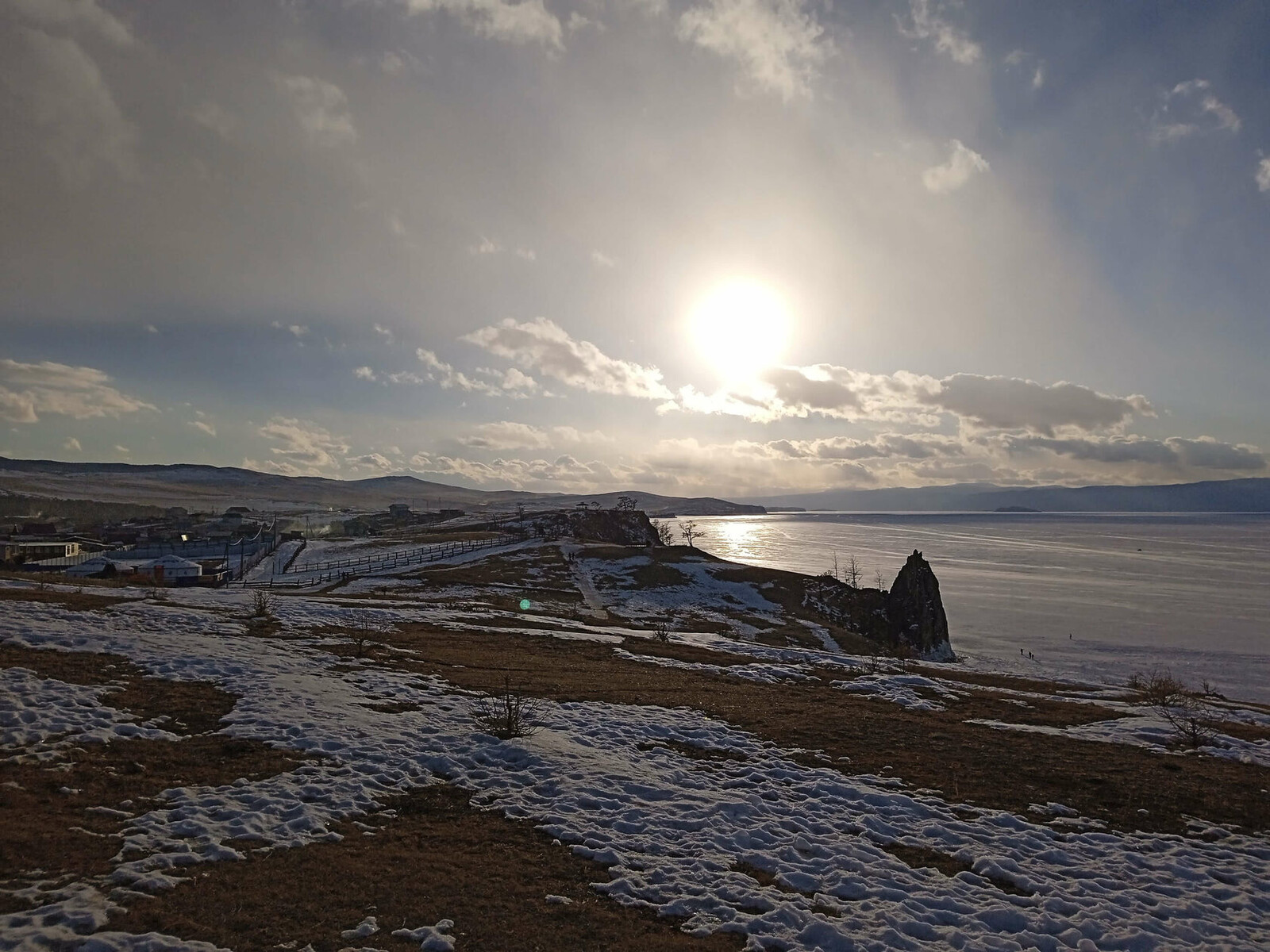 ����� ����