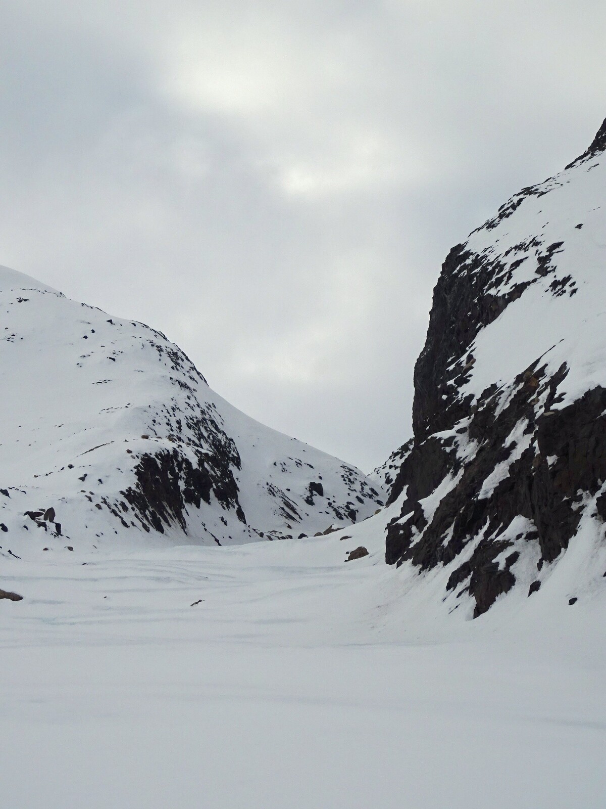 начало каньона на ручье из-под ледника Svenbreen