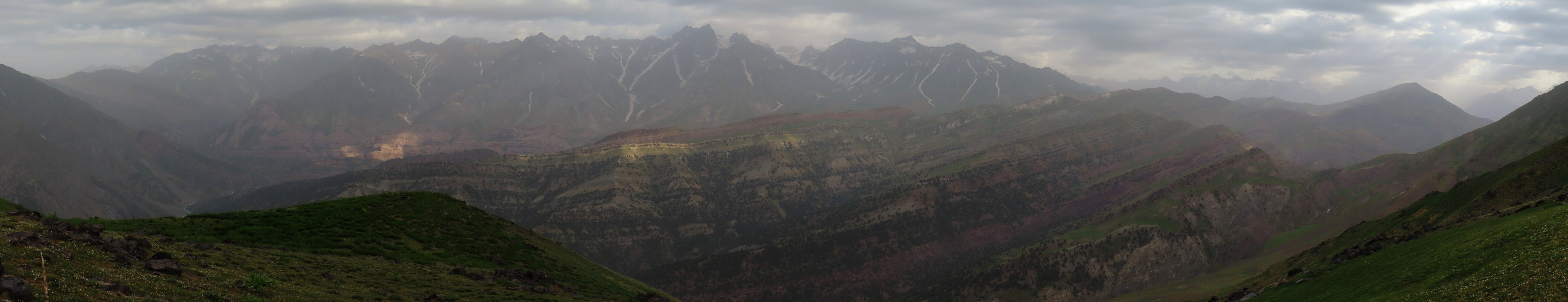          panoramic view from the turn of the path around the spur