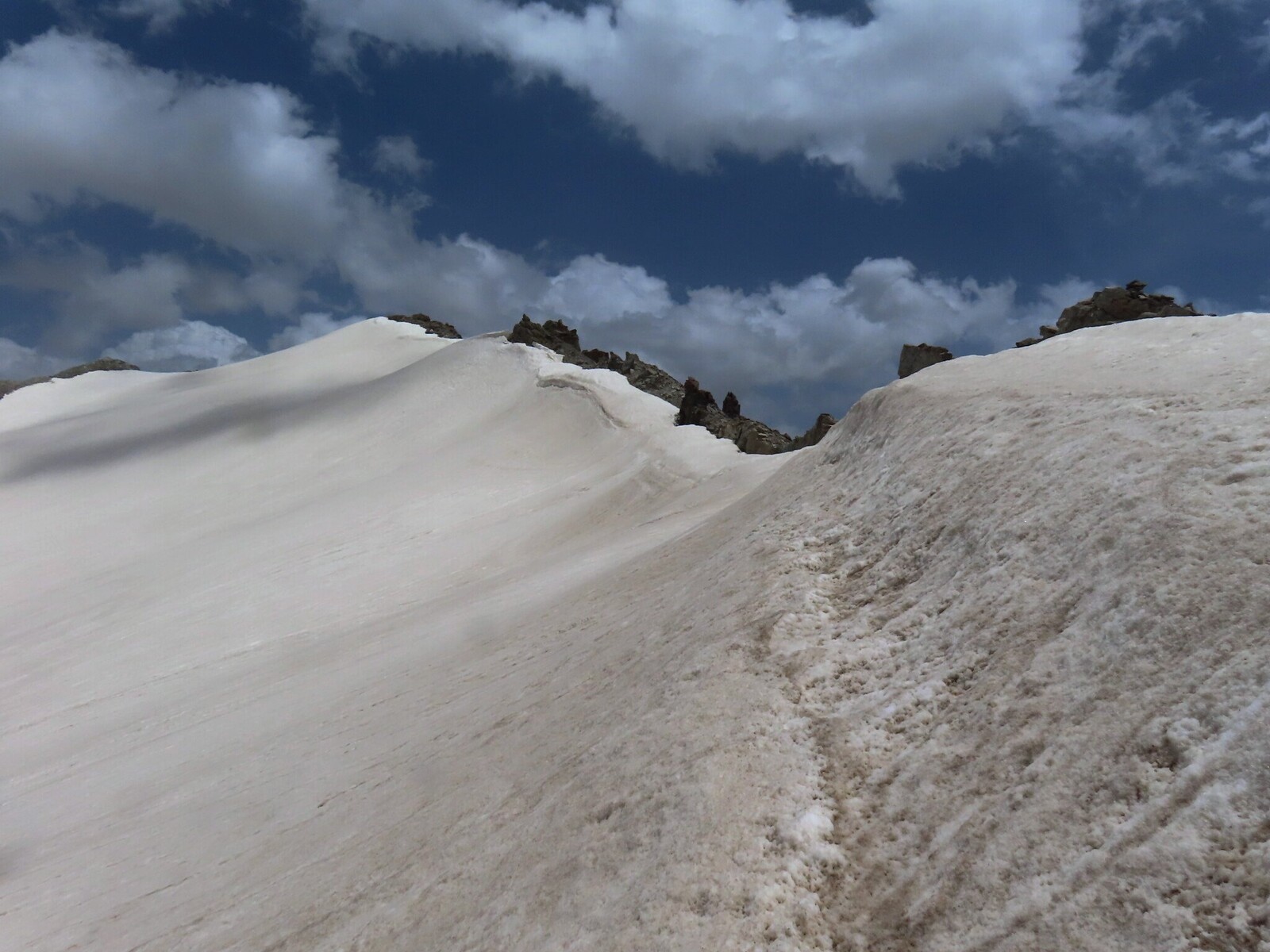      . -2 Snow drift on descent from Udobny-2 pass