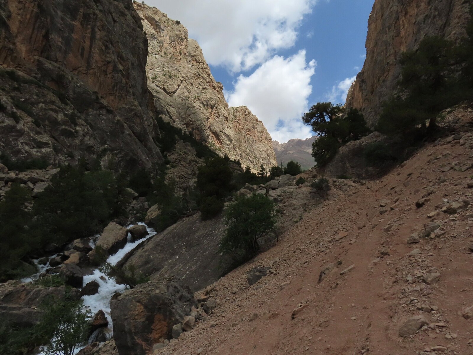   canyon on Dukdon river