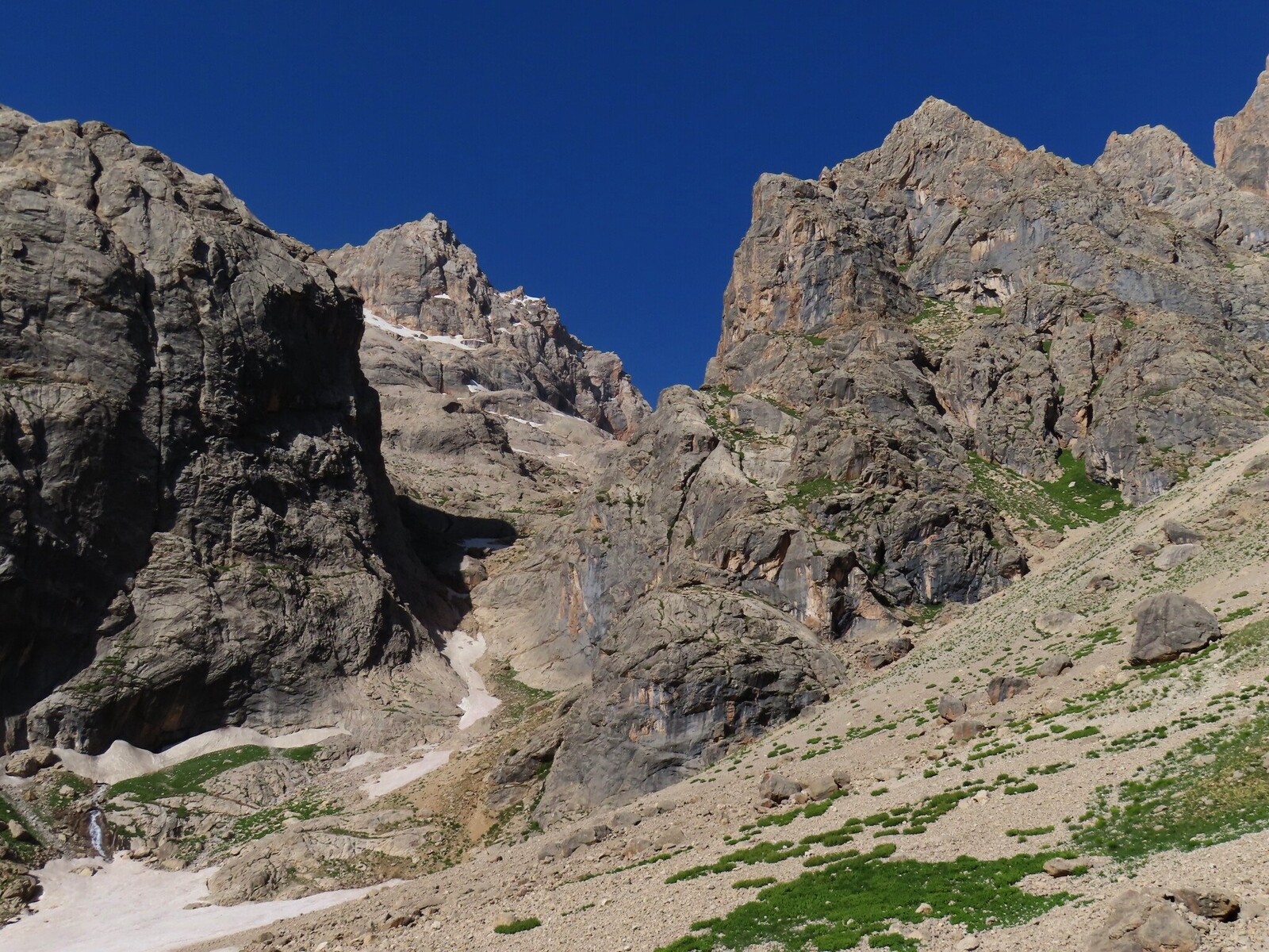       . canyon in the valley to TSHI pass