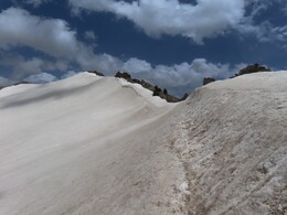      . -2 Snow drift on descent from Udobny-2 pass