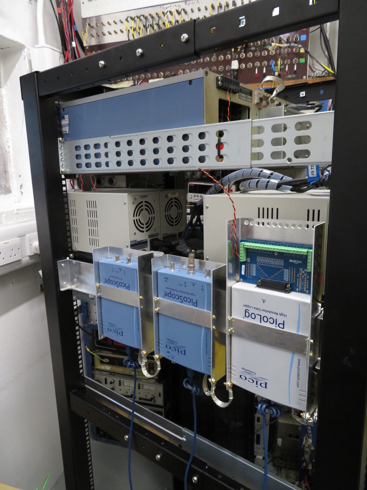 device rack: Pico oscilloscopes and ADC