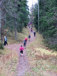 end of the 1st loop, crowd of 15-km runners